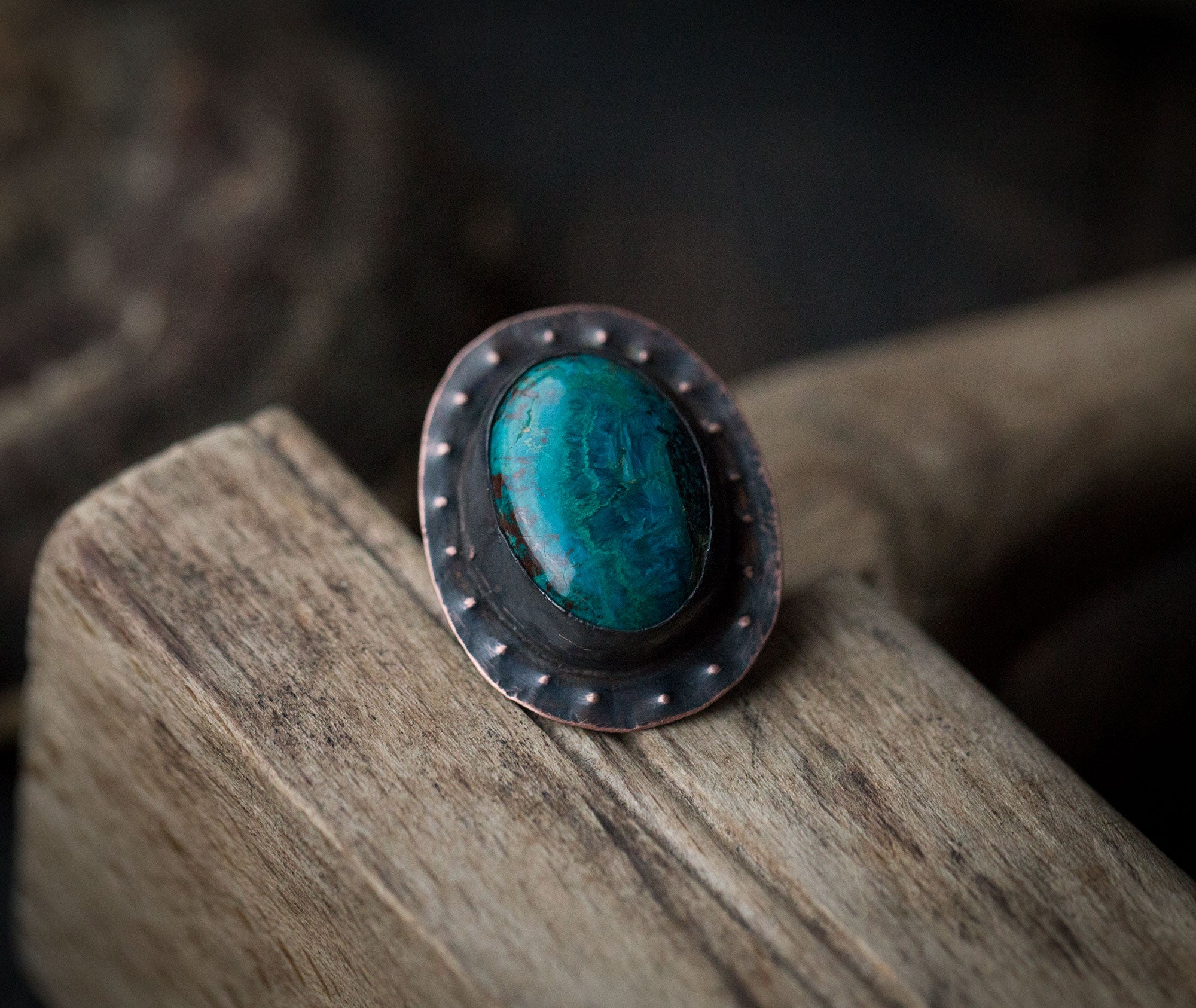 Pierścionek z dużą turkusową chryzokolą