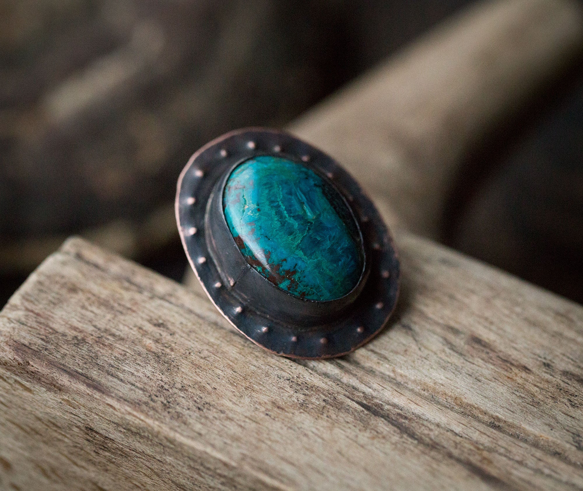 Pierścionek z dużą turkusową chryzokolą