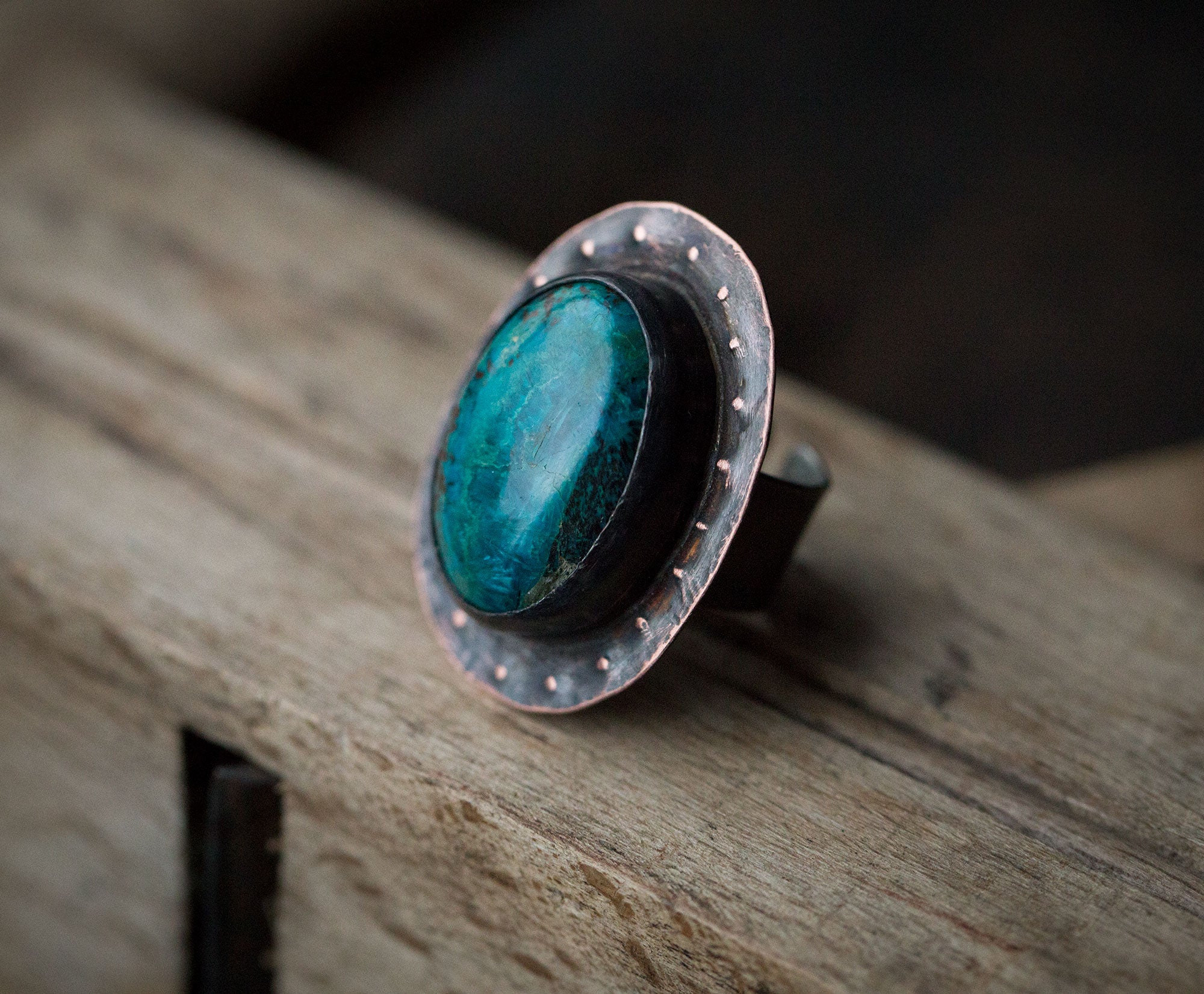 Pierścionek z dużą turkusową chryzokolą