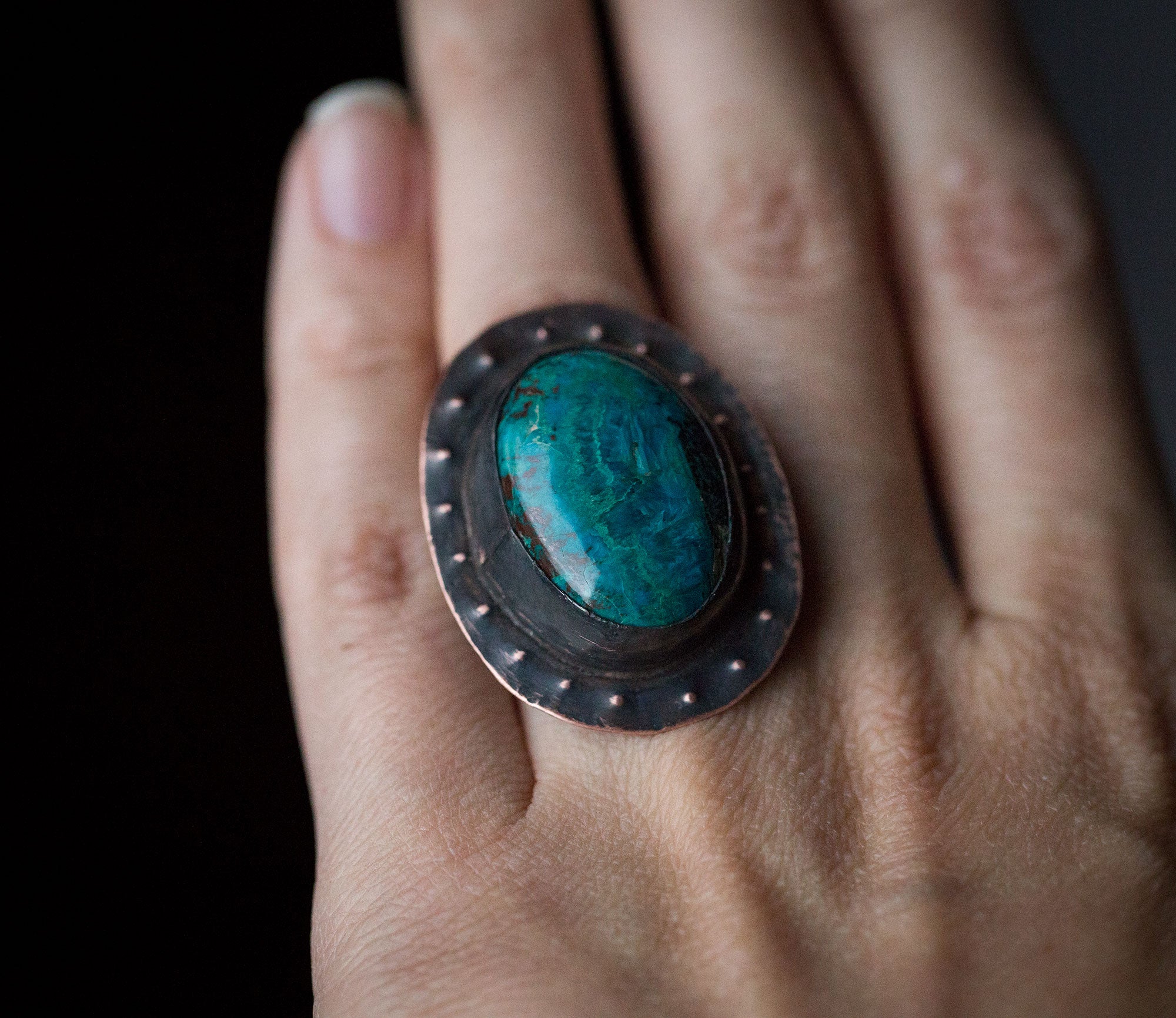 Pierścionek z dużą turkusową chryzokolą