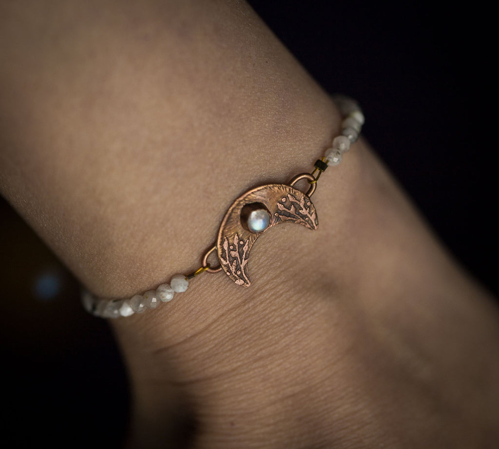 Bransoletka z lunulą i kamieniem księżycowym