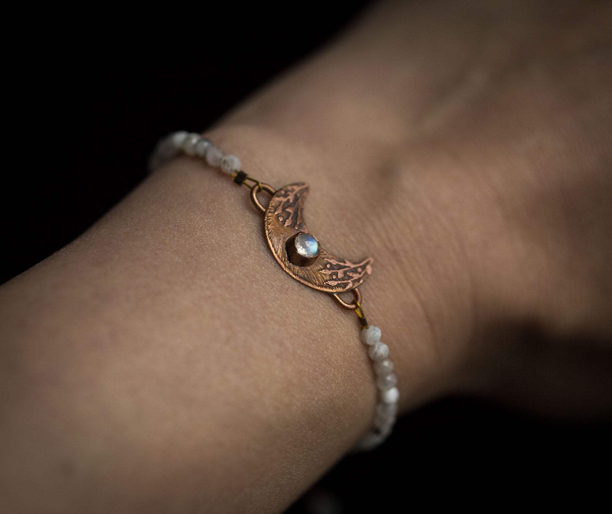 Bransoletka z lunulą i kamieniem księżycowym