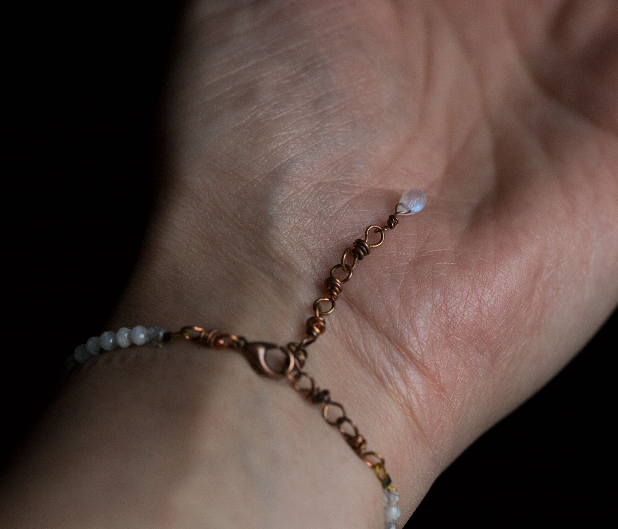 Bransoletka z lunulą i kamieniem księżycowym