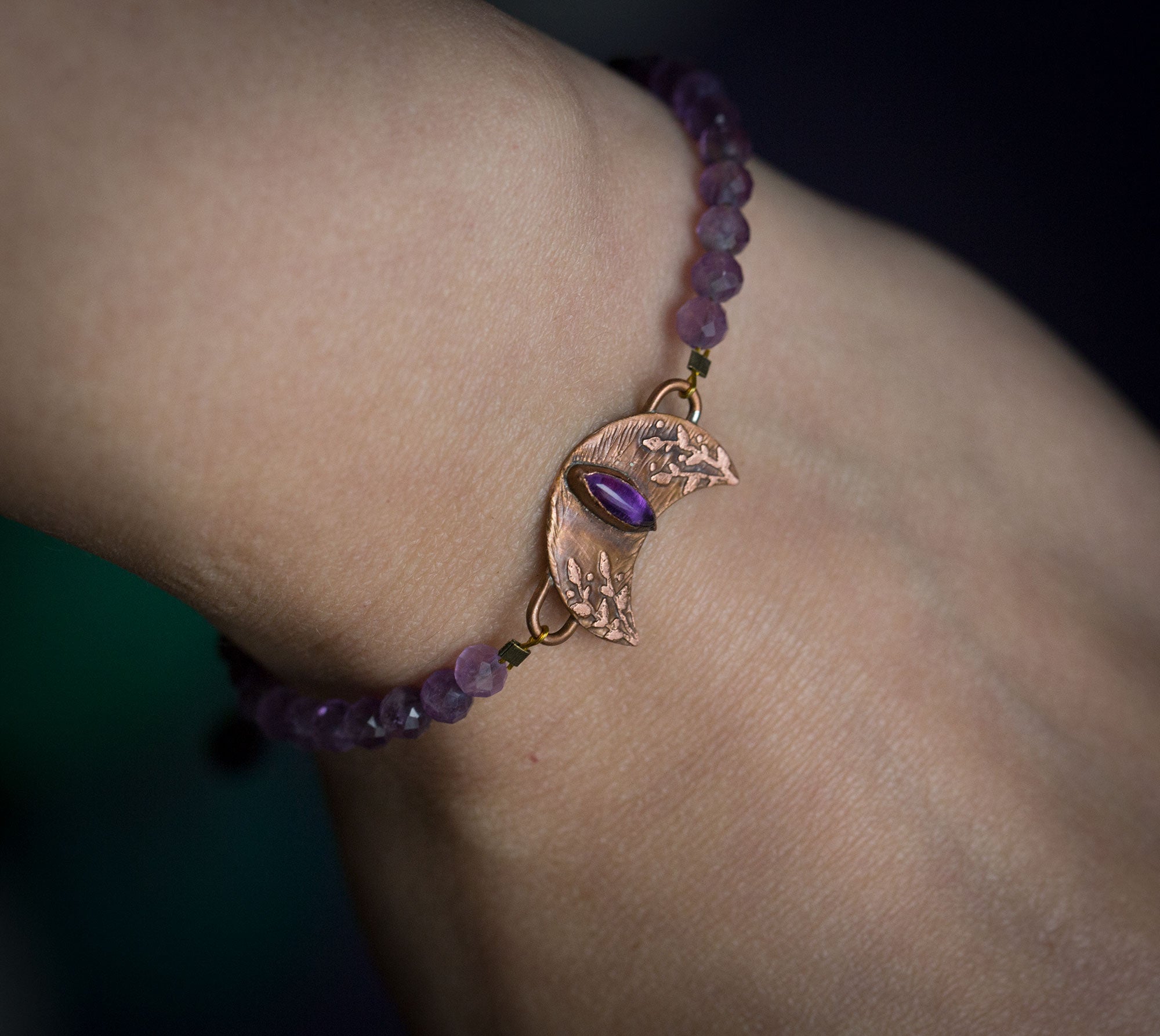 Bransoletka z lunulą i ametystem