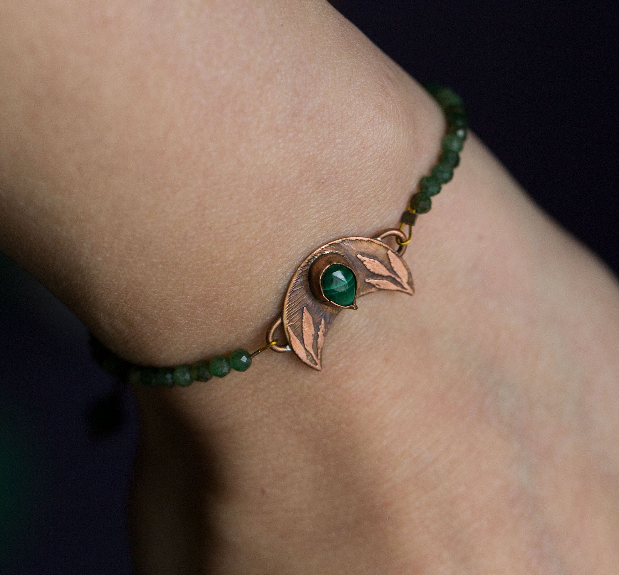 Bransoletka z lunulą, malachitem i turmalinem