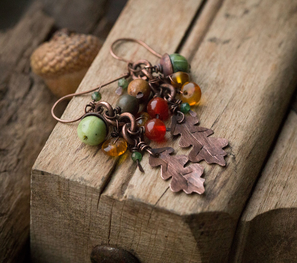 Kolczyki małe liście dębu z żołędziami, jesienne kolory