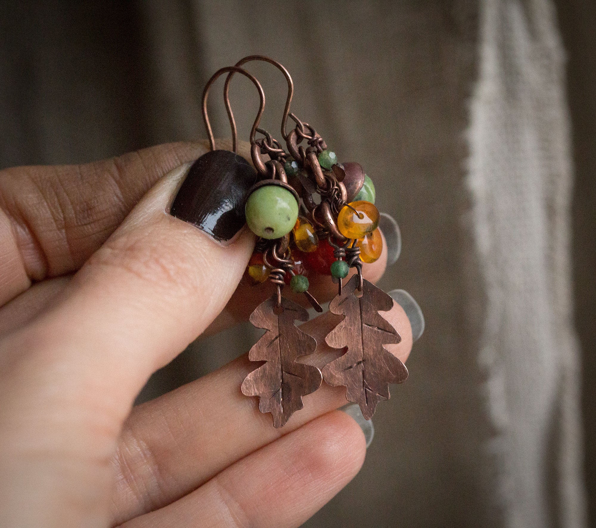 Kolczyki małe liście dębu z żołędziami, jesienne kolory