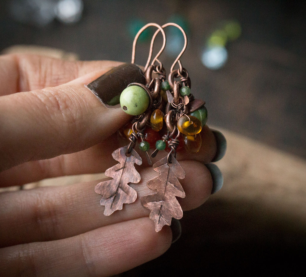 Kolczyki małe liście dębu z żołędziami, jesienne kolory
