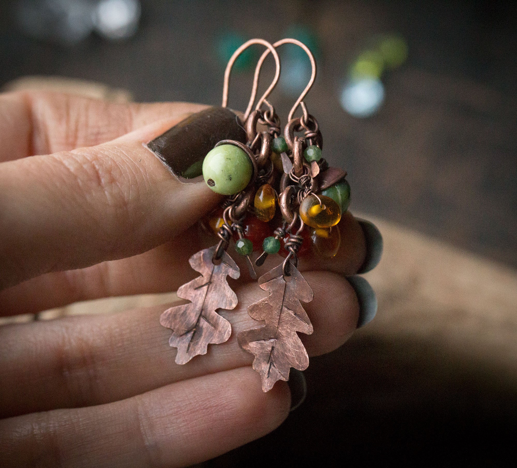 Kolczyki małe liście dębu z żołędziami, jesienne kolory