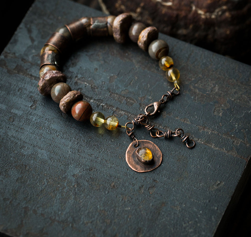 Bransoletka w brązach, z jaspisem i bursztynem