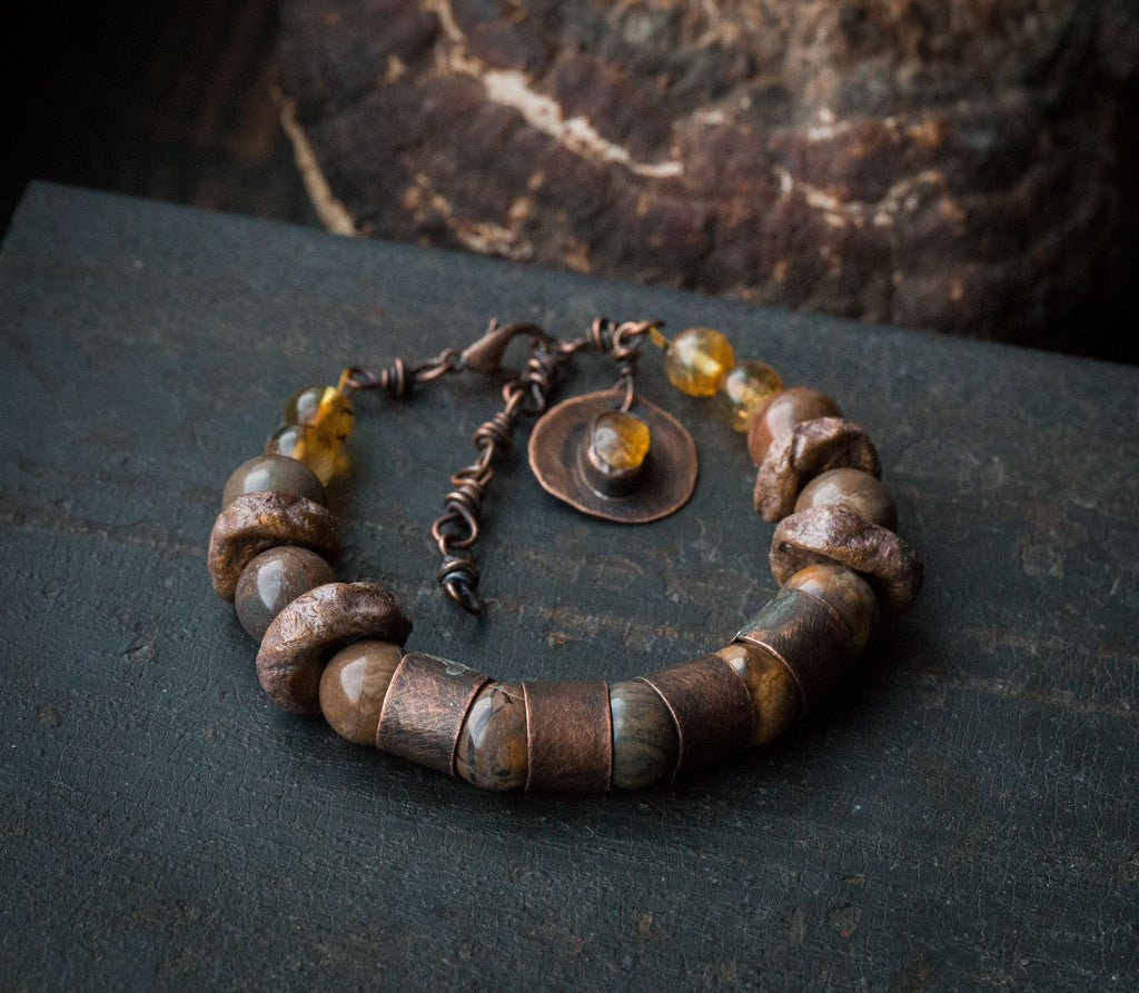 Bransoletka w brązach, z jaspisem i bursztynem