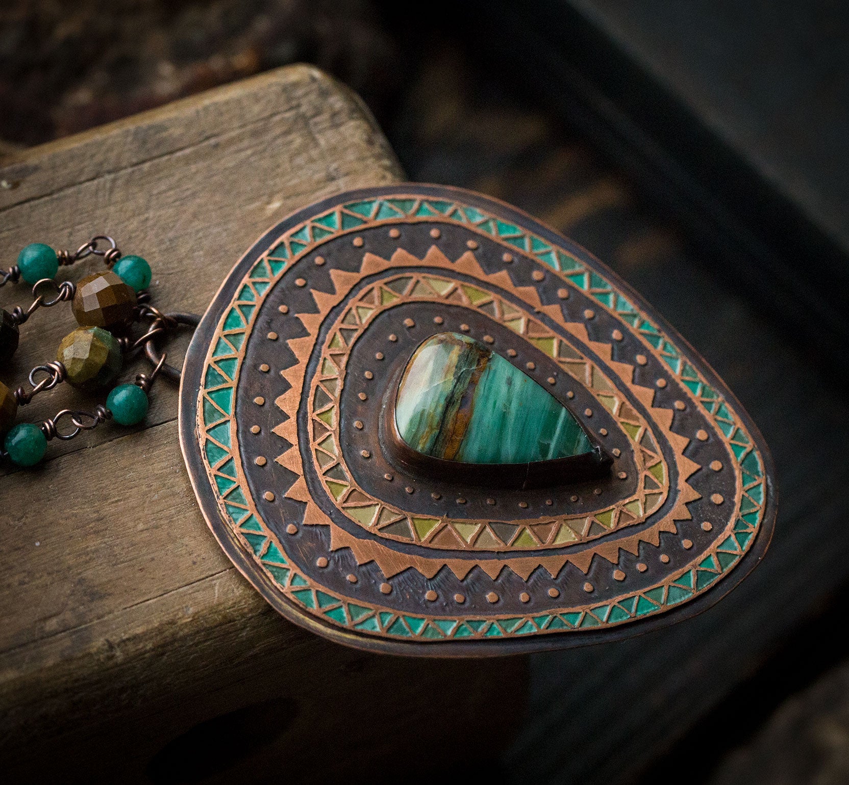 Malowany turkusowo-brązowy naszyjnik z turkusowym skamieniałym drewnem, amazonitem i jaspisem