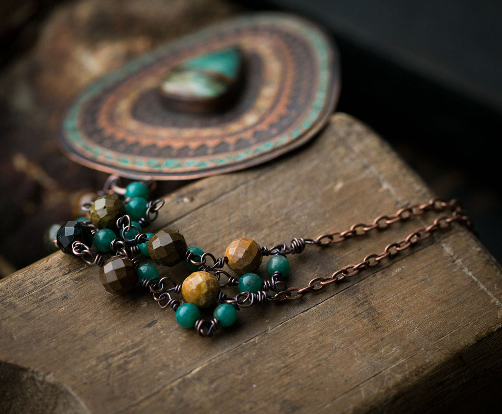 Malowany turkusowo-brązowy naszyjnik z turkusowym skamieniałym drewnem, amazonitem i jaspisem