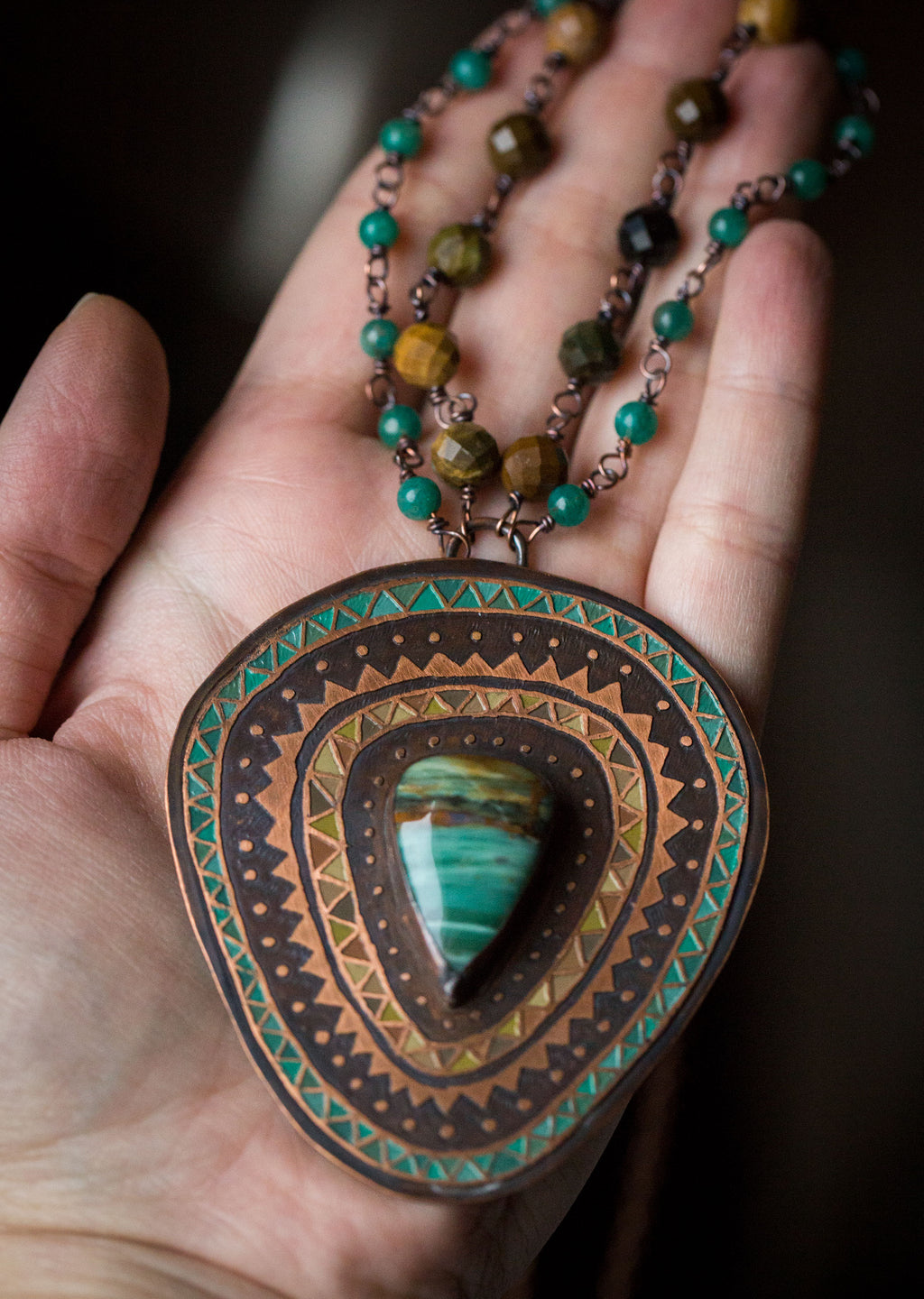 Malowany turkusowo-brązowy naszyjnik z turkusowym skamieniałym drewnem, amazonitem i jaspisem