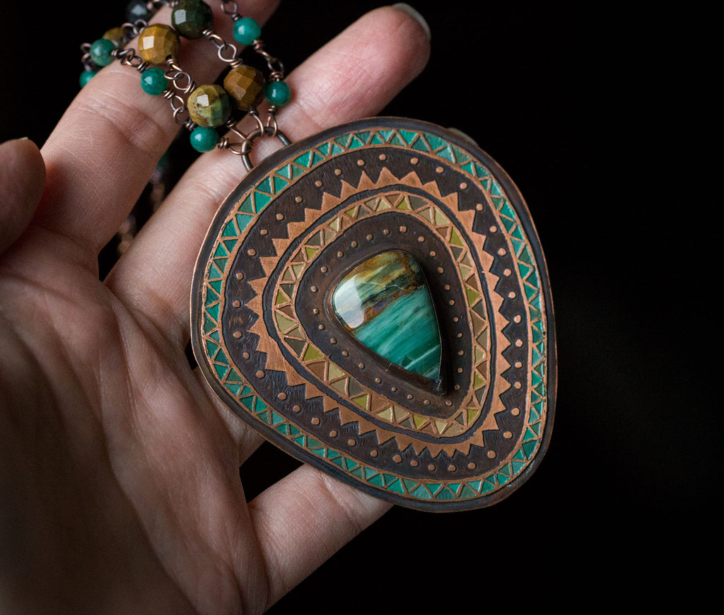 Malowany turkusowo-brązowy naszyjnik z turkusowym skamieniałym drewnem, amazonitem i jaspisem