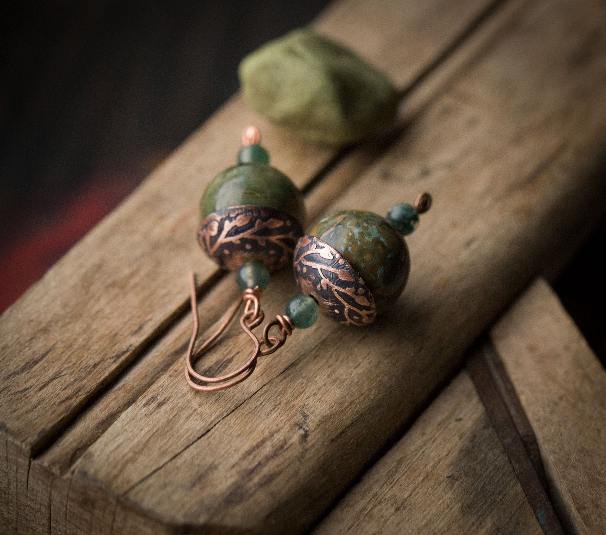 Kolczyki zielone kule riolitu z agatem mszystym i roślinnym wzorem