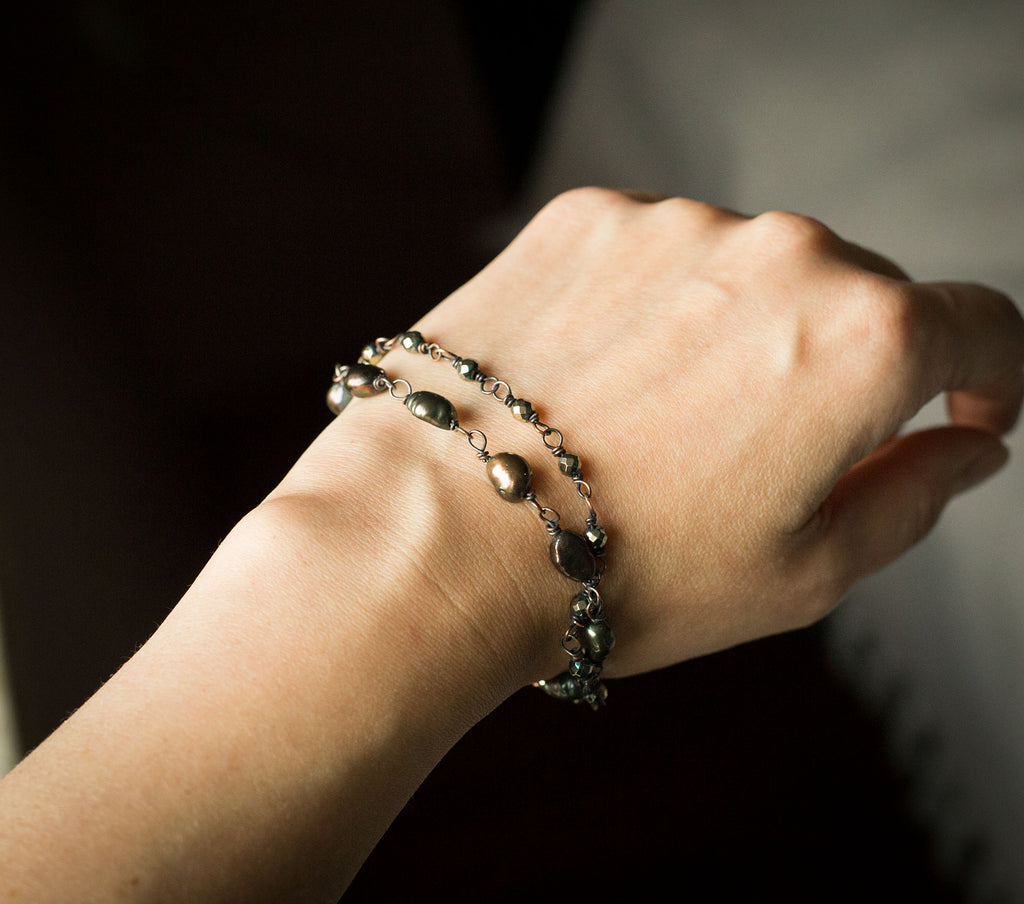 Bransoletka z księżycem, szarą perłą i labradorytem