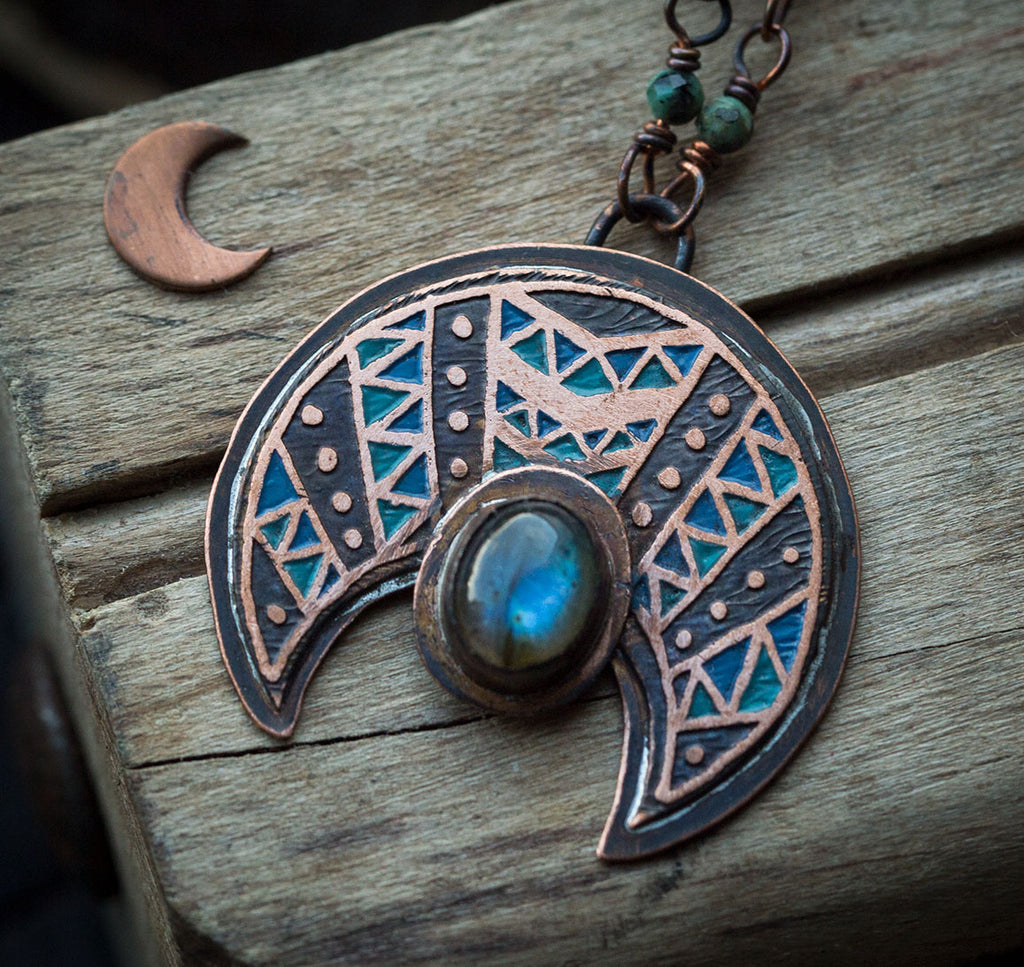 Wzorzysta etniczna lunula z turkusowym labradorytem