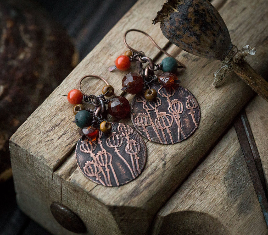 Kolczyki z rysunkiem makówek, granatem, agatem mszystym, koralem, drewnem