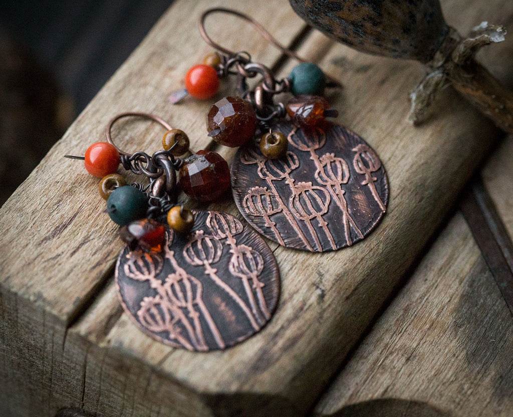 Kolczyki z rysunkiem makówek, granatem, agatem mszystym, koralem, drewnem