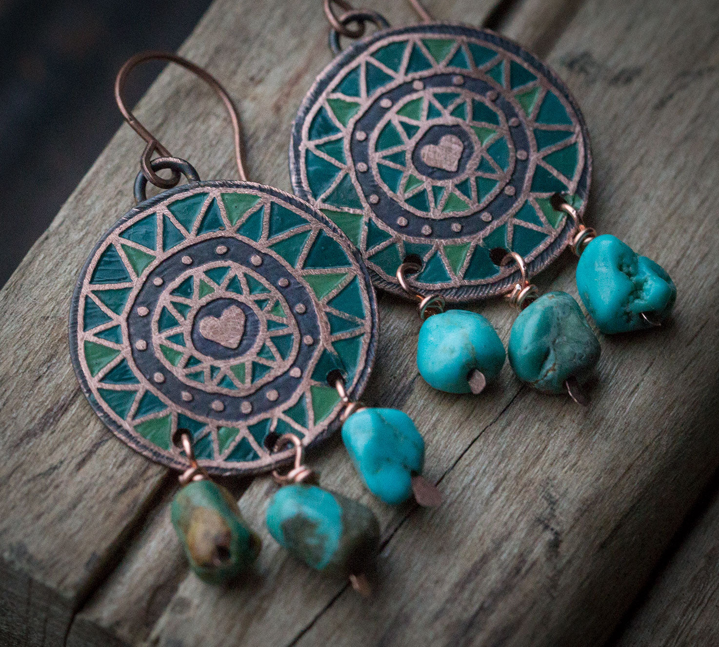 Turkusowe etniczne kolczyki z serduszkiem i turkusem