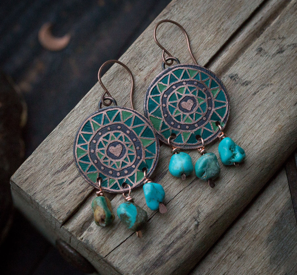 Turkusowe etniczne kolczyki z serduszkiem i turkusem