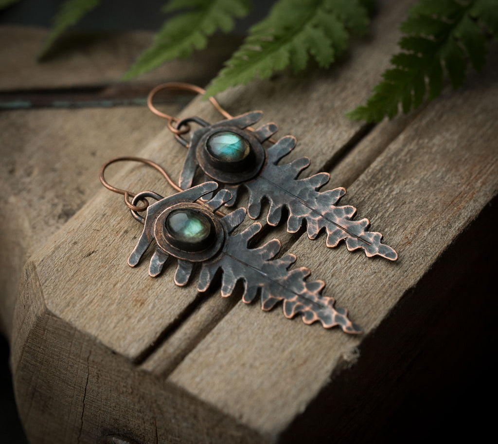 Kolczyki paprocie z jasnozielonym labradorytem