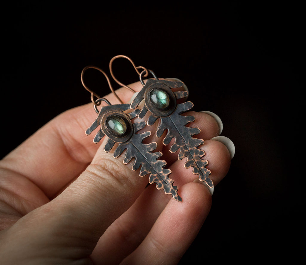 Kolczyki paprocie z jasnozielonym labradorytem