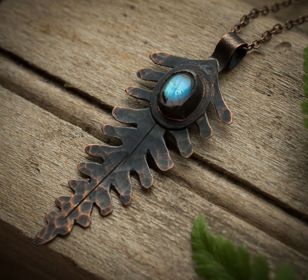 Wisiorek paproć z labradorytem