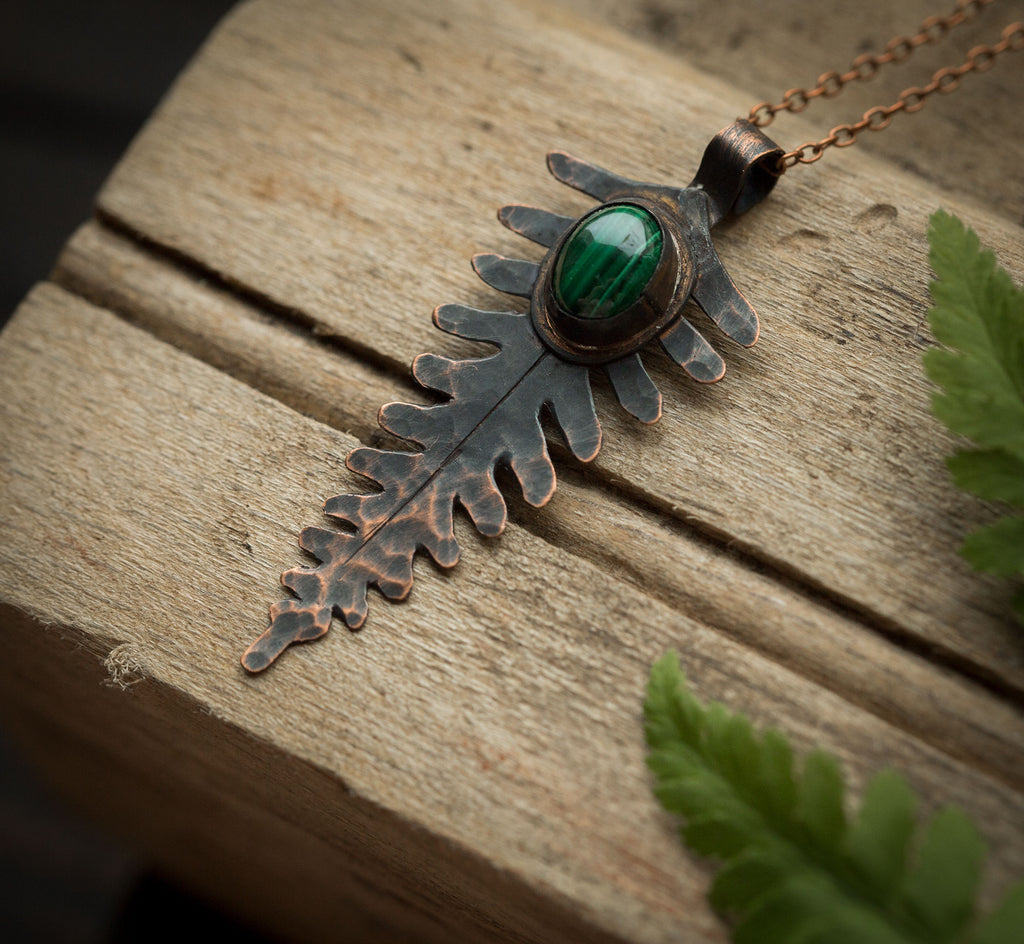 Wisiorek paproć z malachitem