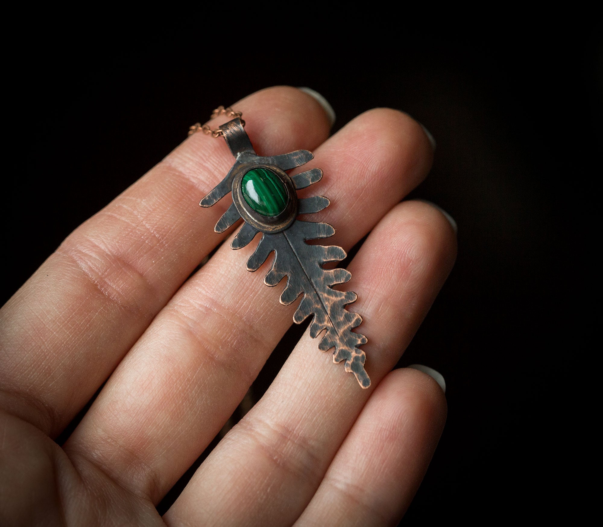 Wisiorek paproć z malachitem