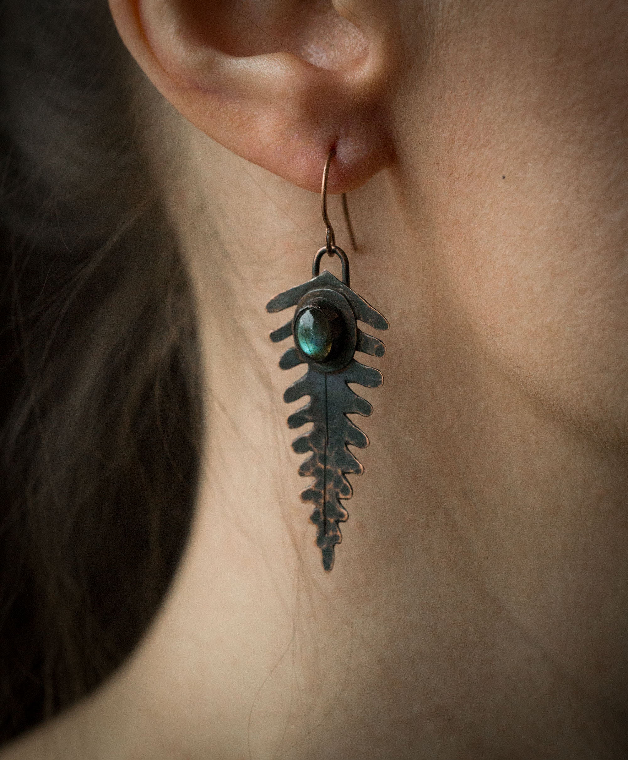 Kolczyki paprocie z jasnozielonym labradorytem