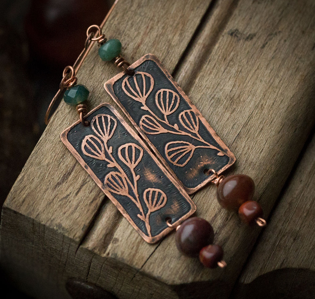 Prostokątne kolczyki z roślinnym rysunkiem, zielonym agatem i jaspisem