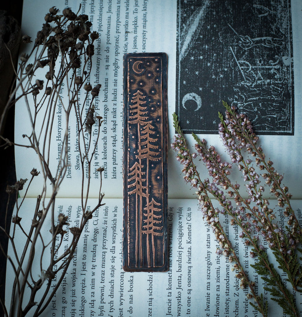 Zakładka do książki noc nad lasem