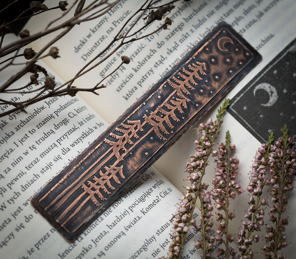 Zakładka do książki noc nad lasem