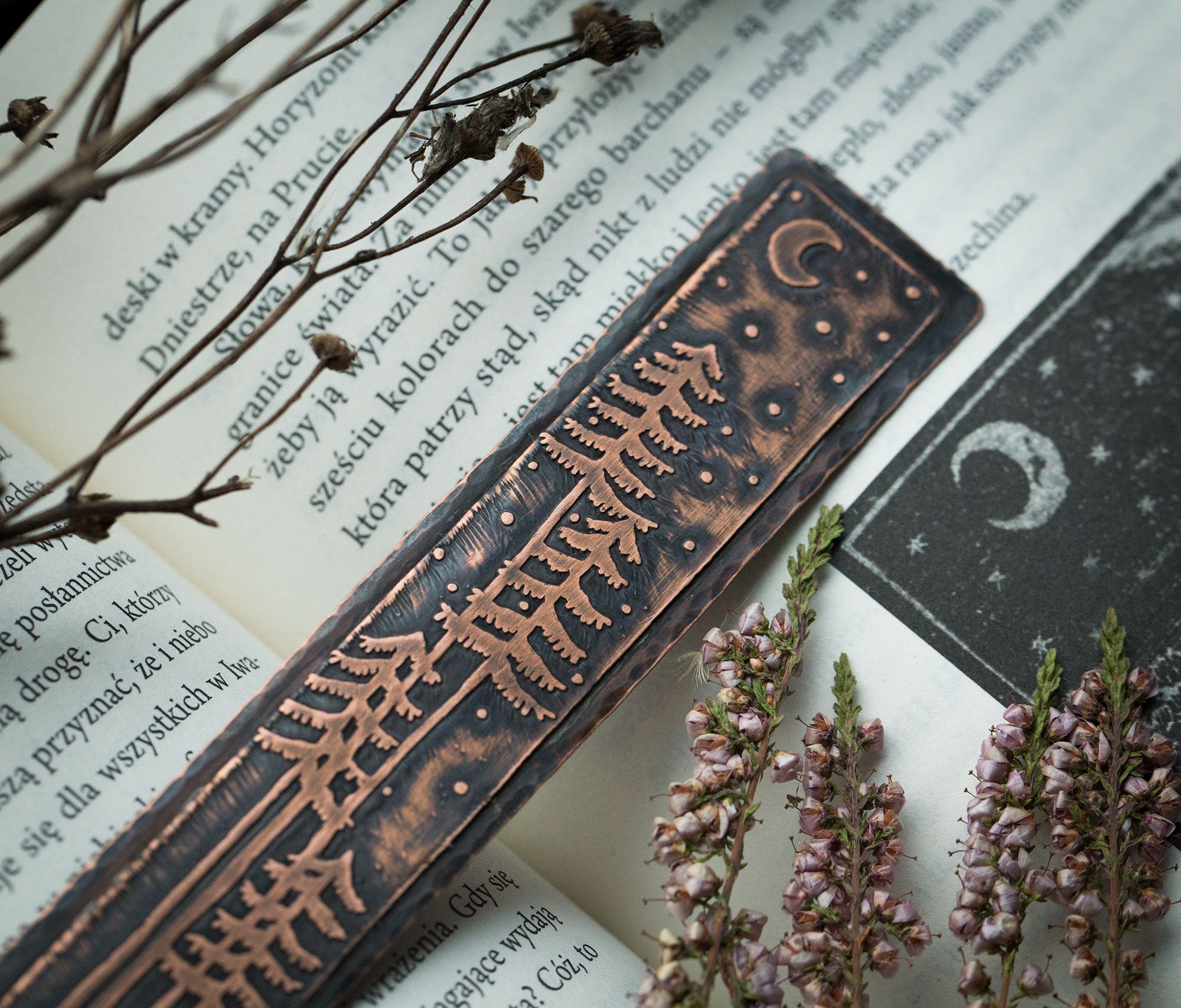 Zakładka do książki noc nad lasem