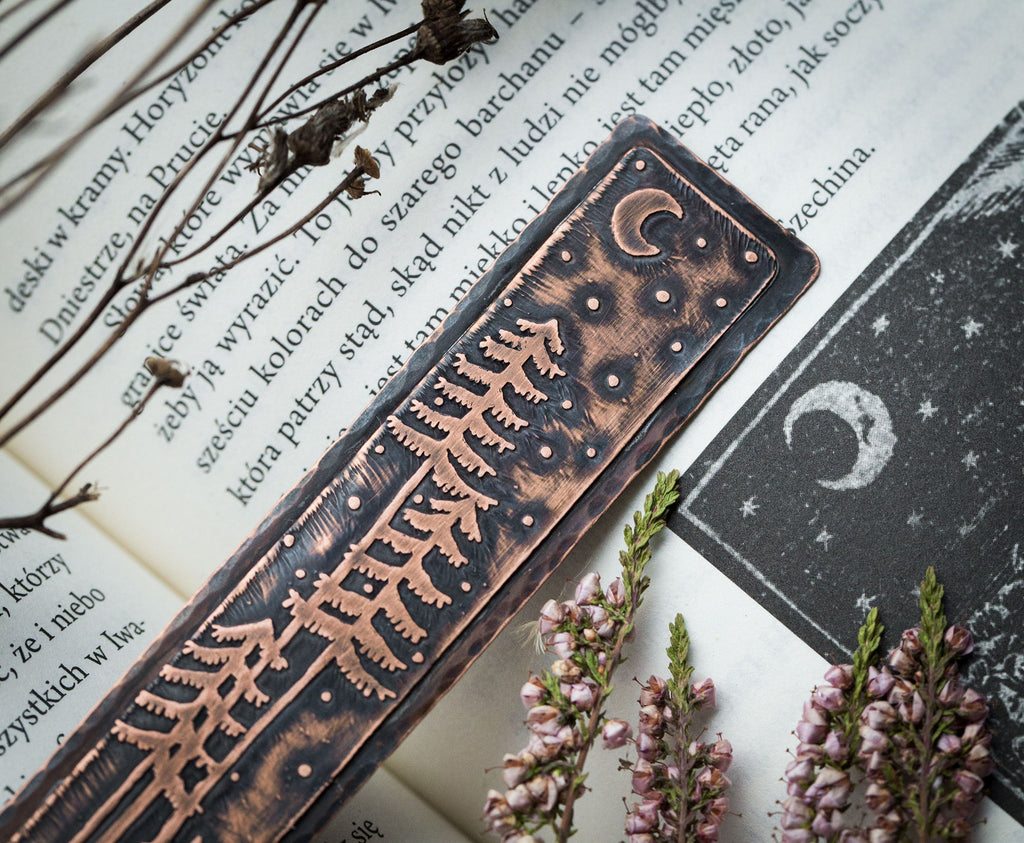 Zakładka do książki noc nad lasem