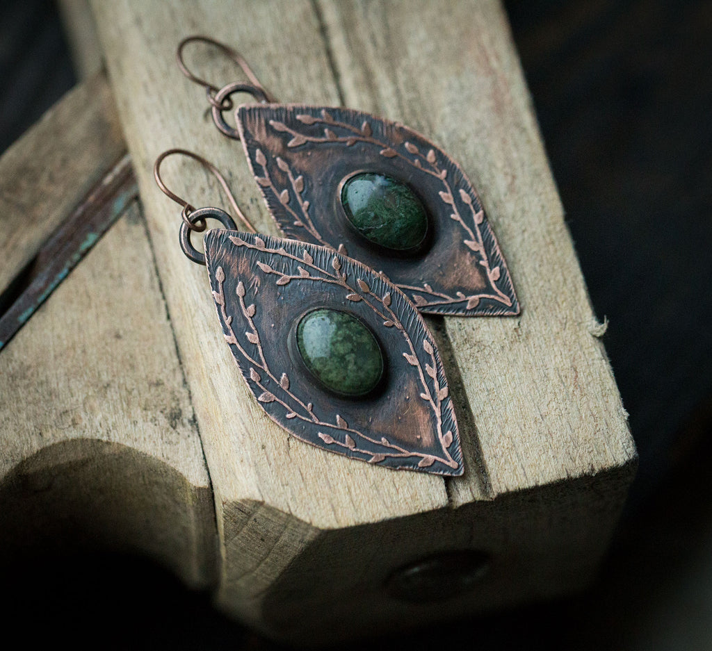 Kolczyki z agatem mszystym i roślinnym rysunkiem