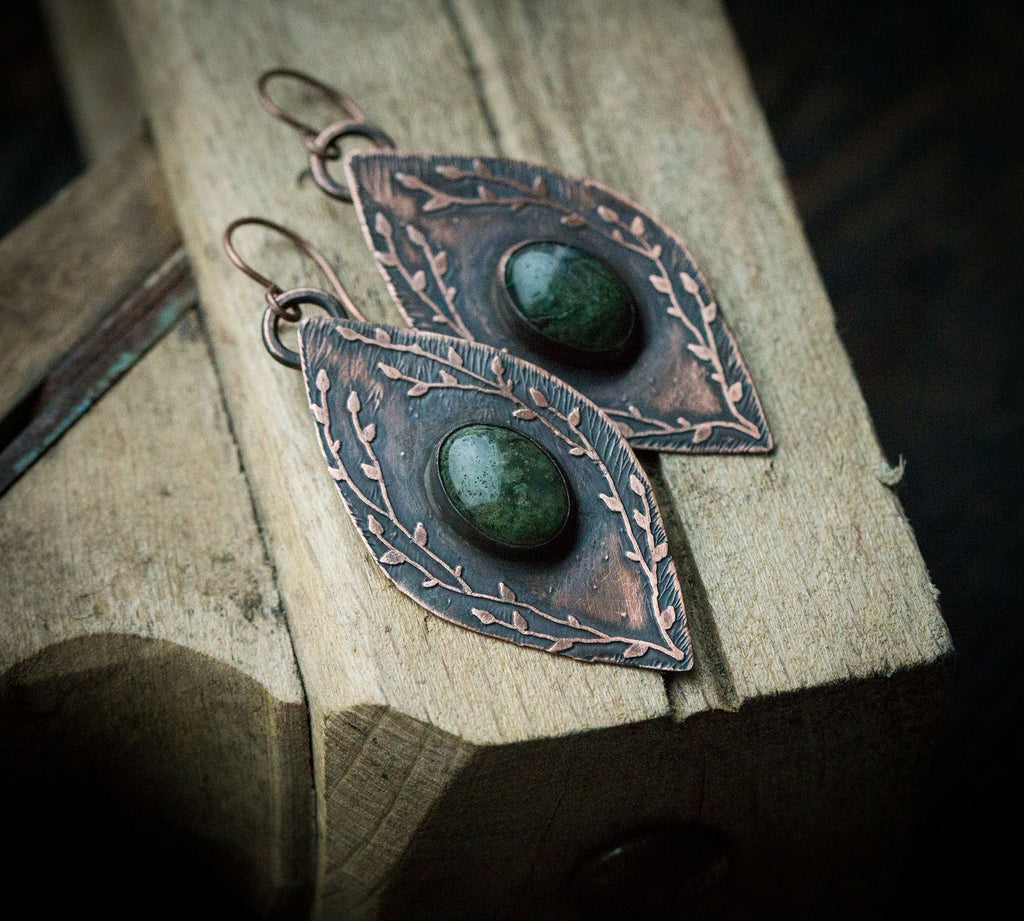 Kolczyki z agatem mszystym i roślinnym rysunkiem