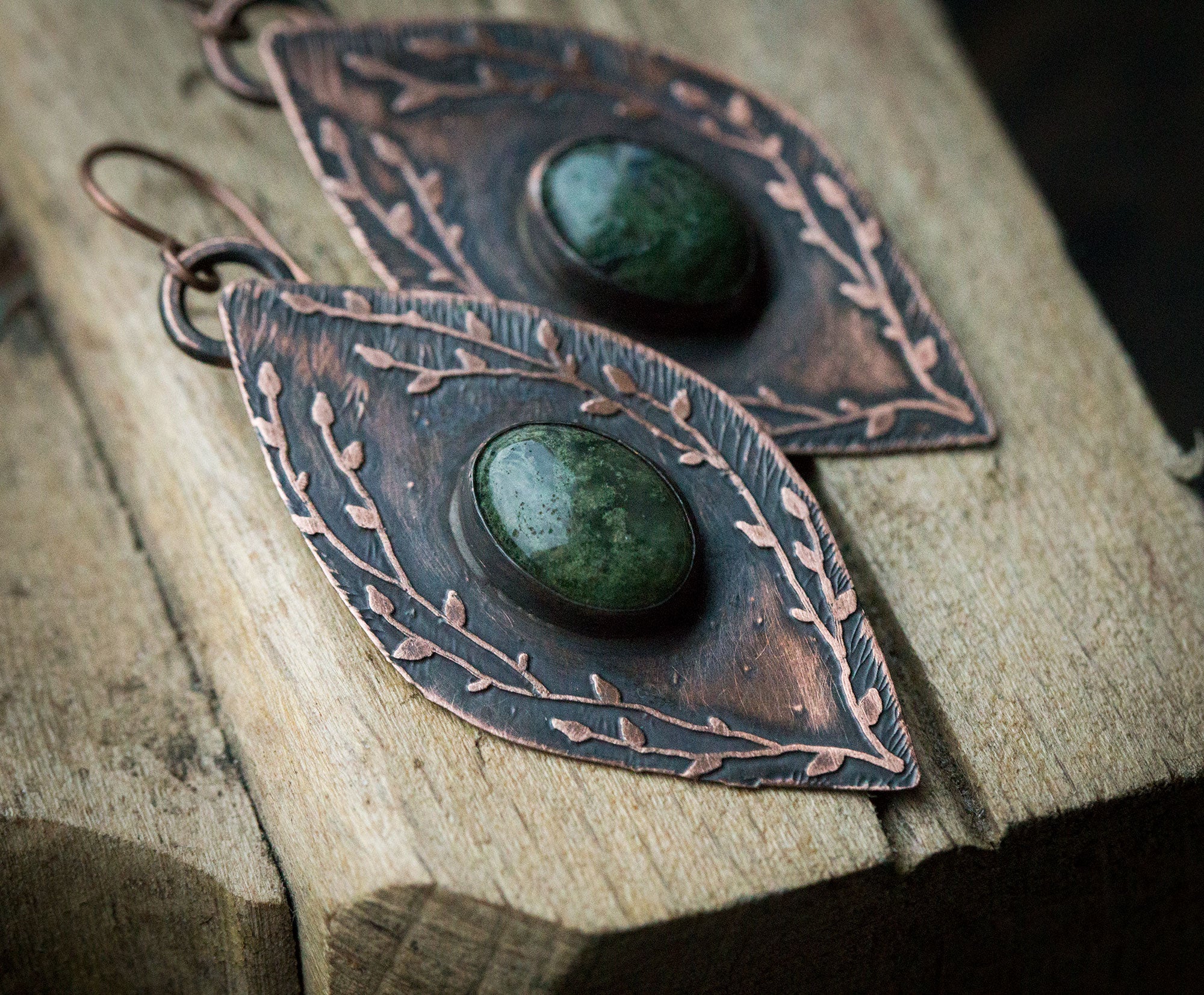 Kolczyki z agatem mszystym i roślinnym rysunkiem