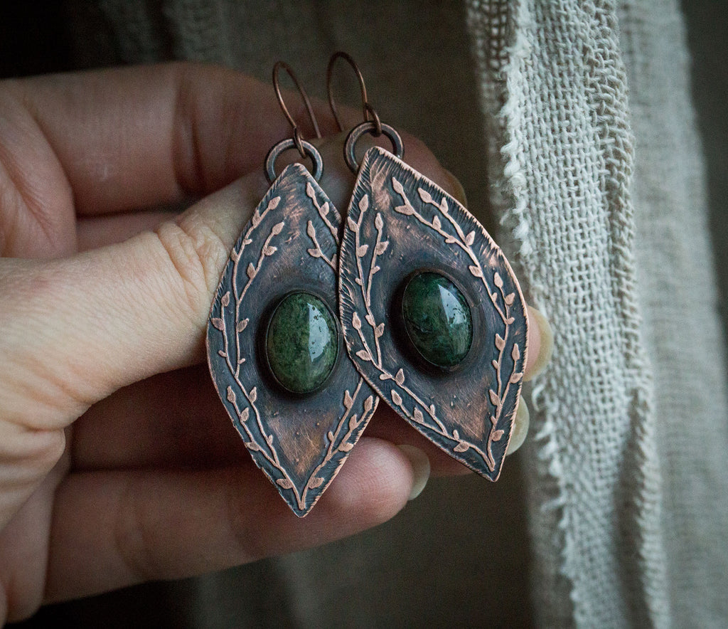 Kolczyki z agatem mszystym i roślinnym rysunkiem
