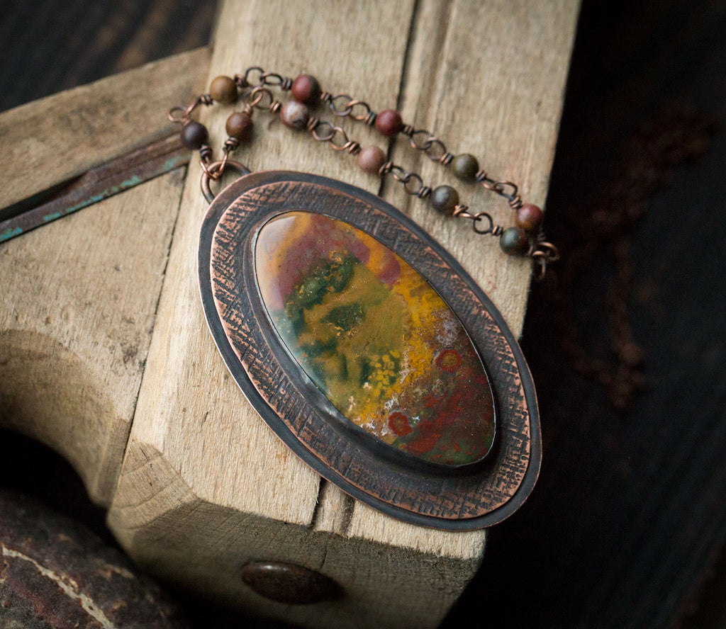 Duży naszyjnik z kolorowym heliotropem, miedziany wisior