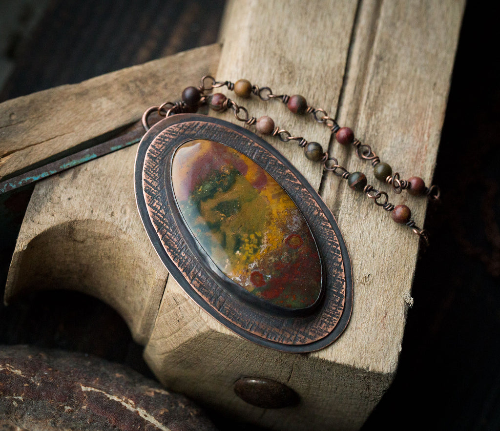 Duży naszyjnik z kolorowym heliotropem, miedziany wisior