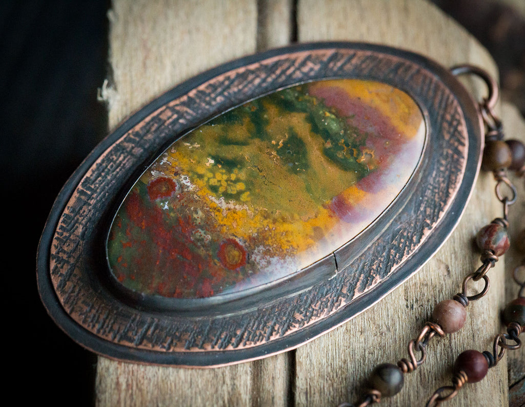 Duży naszyjnik z kolorowym heliotropem, miedziany wisior