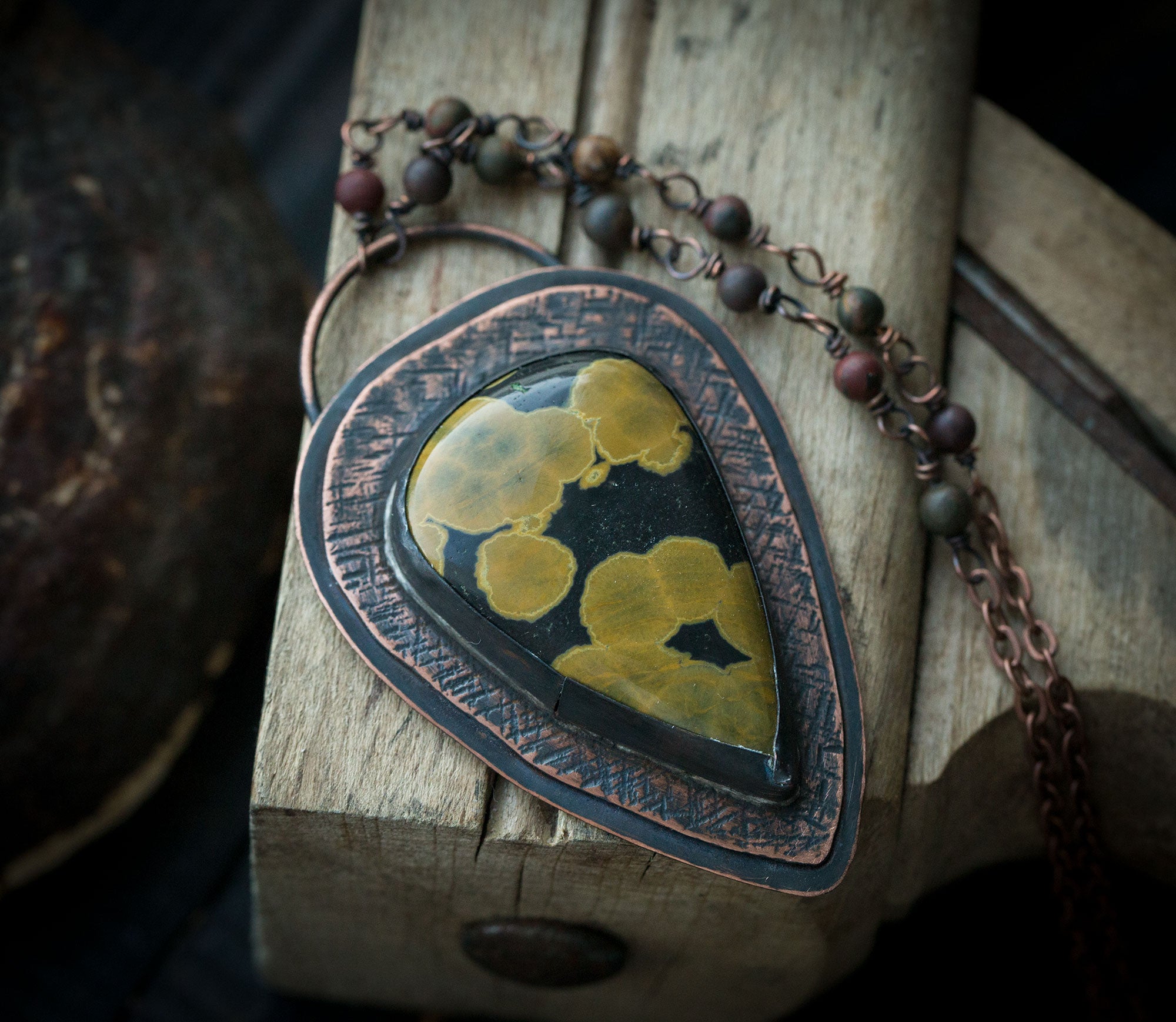 Naszyjnik z jaspisem oceanicznym, wisior miedziany z jaspisem orbikularnym