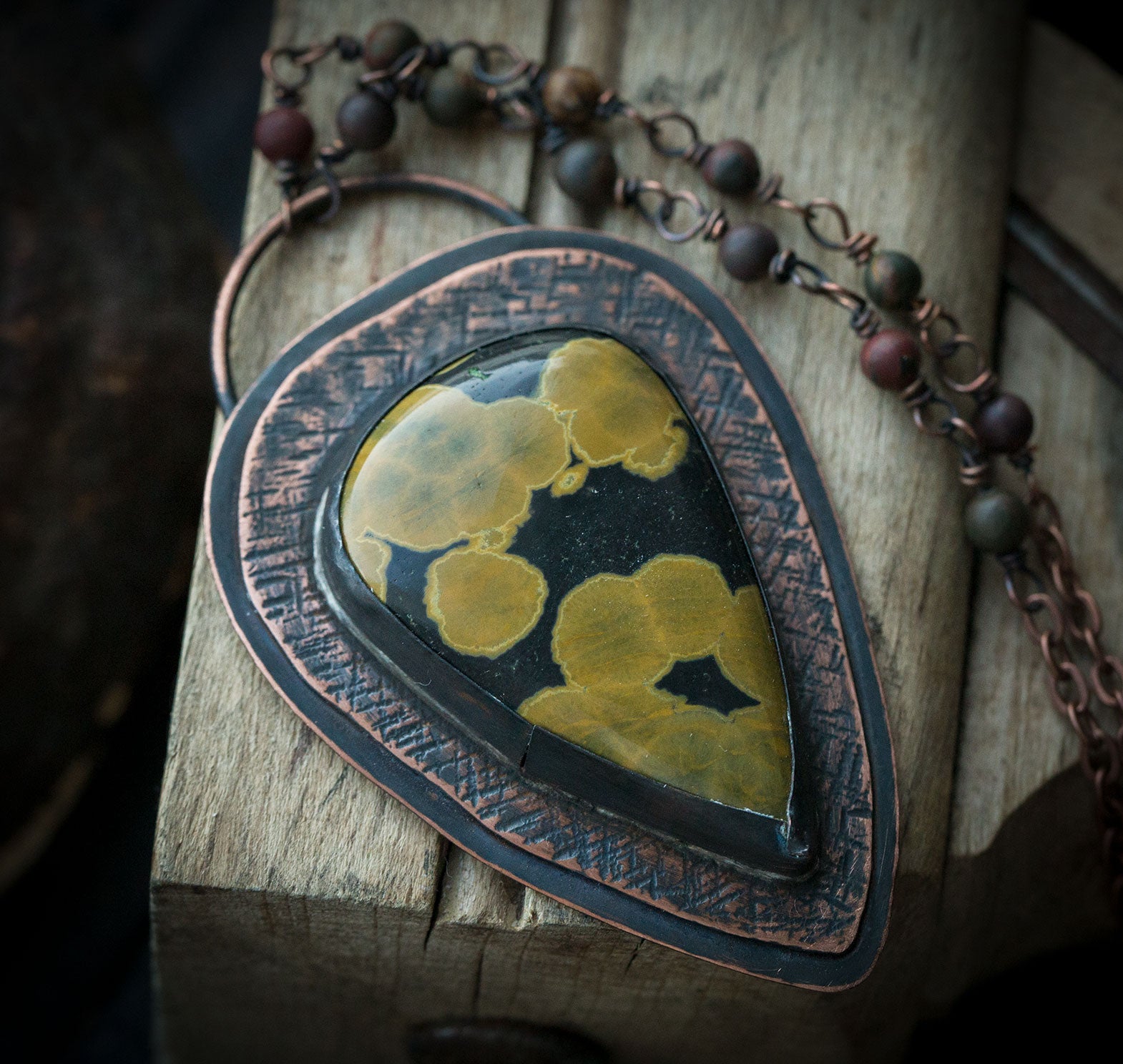 Naszyjnik z jaspisem oceanicznym, wisior miedziany z jaspisem orbikularnym