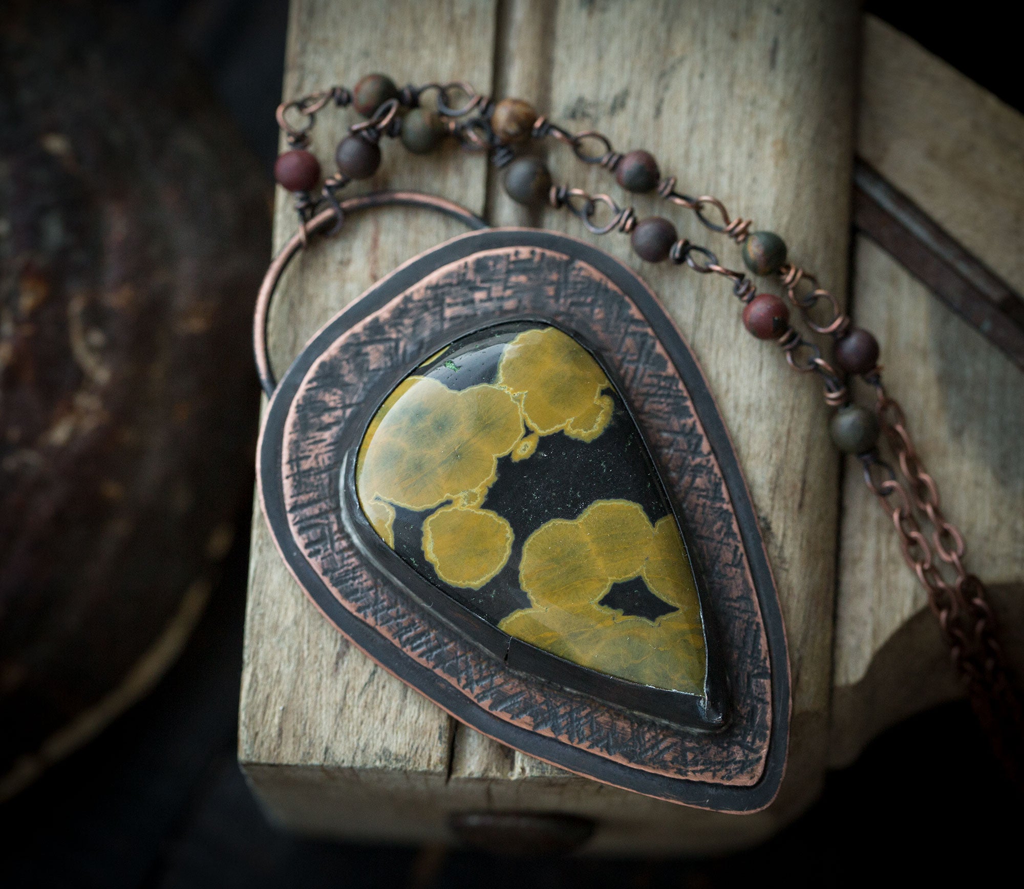 Naszyjnik z jaspisem oceanicznym, wisior miedziany z jaspisem orbikularnym