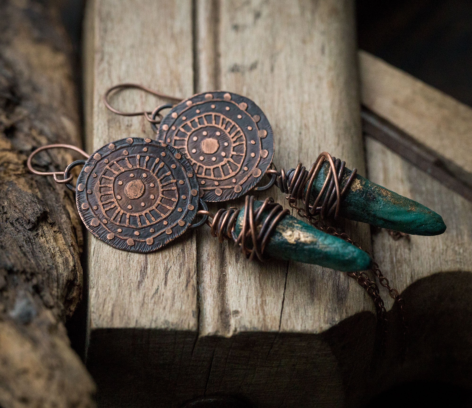 Kolczyki z miedzi i gliny w pierwotnym, etnicznym stylu, turkus