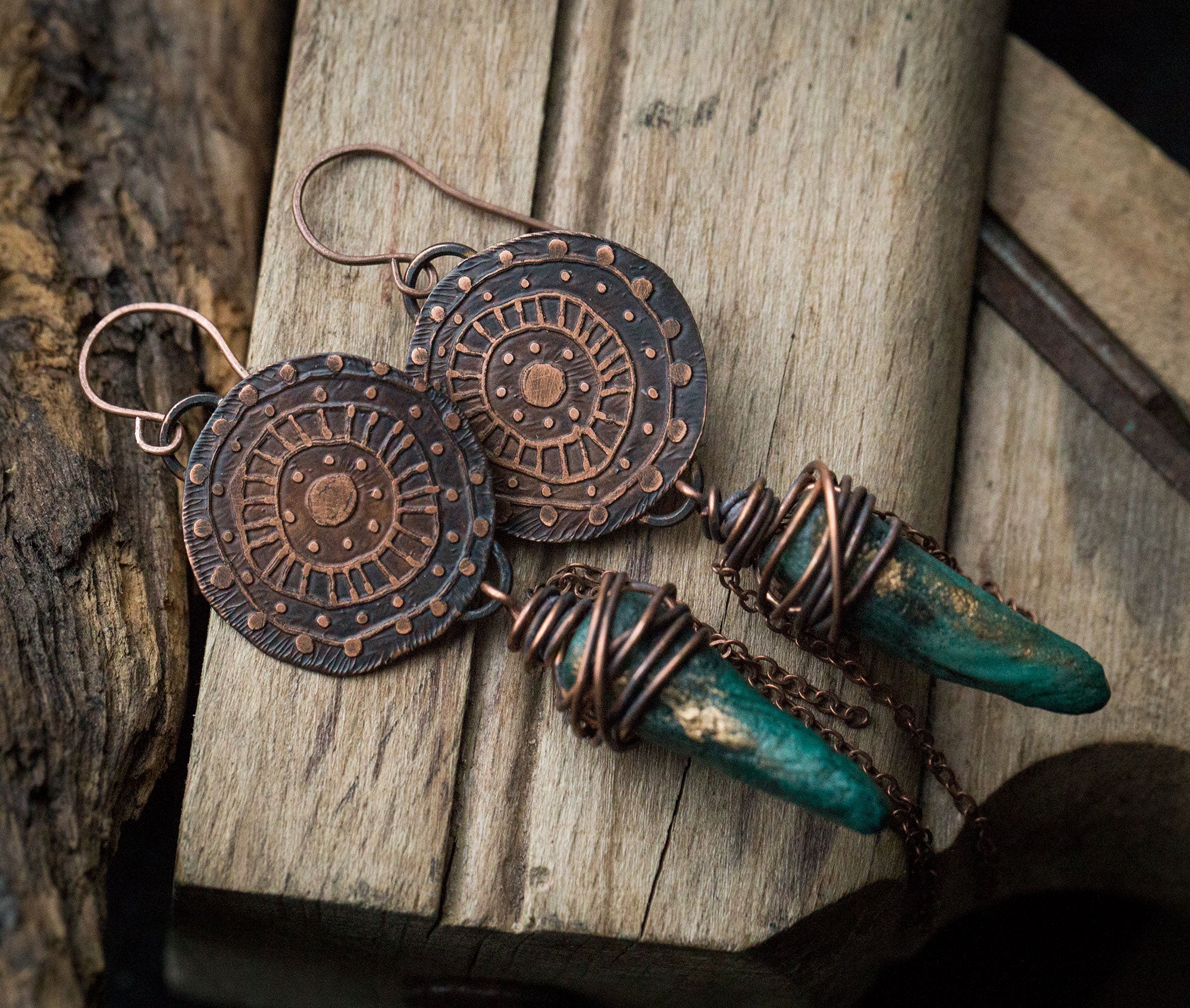 Kolczyki z miedzi i gliny w pierwotnym, etnicznym stylu, turkus