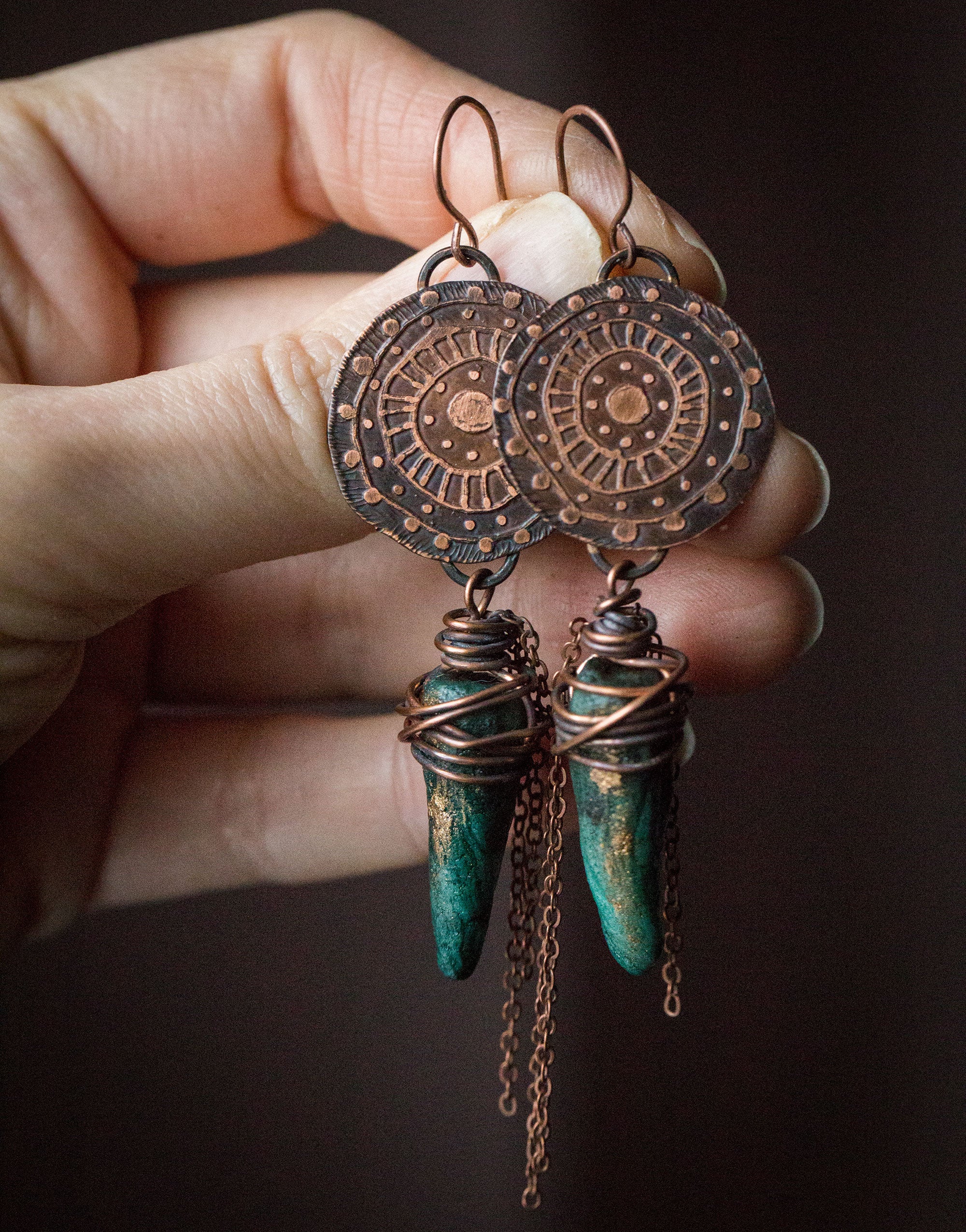 Kolczyki z miedzi i gliny w pierwotnym, etnicznym stylu, turkus